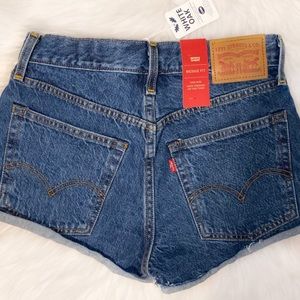 levi’s wedgie fit shorts